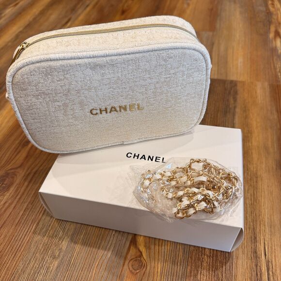 CHANEL Beauté Authentic VIP Makeup Pouch Mini Crossbody Bag w/Gold Chain Strap - Picture 5 of 12
